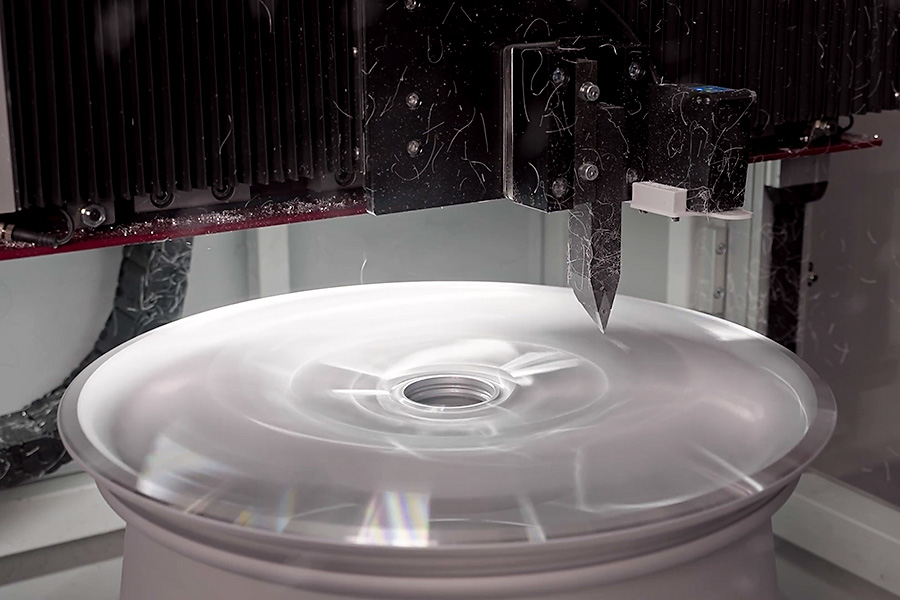 wheel repair machine machining an alloy wheel
